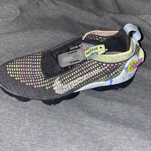 Im selling vapor max release ( Nike is the brand )